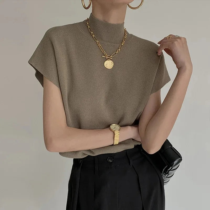 Elegantes Strickoberteil mit Stehkragen und kurzen Ärmeln für Damen – Vielseitiges Büro-Outfit 4