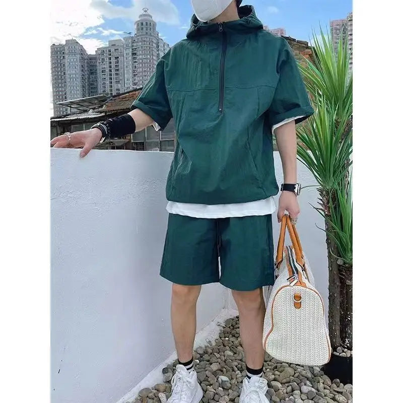 Herren Sommer Set mit Kapuze und Reißverschluss – Lockere Shorts und Oberteil aus Baumwollmischung in Trendfarben 0