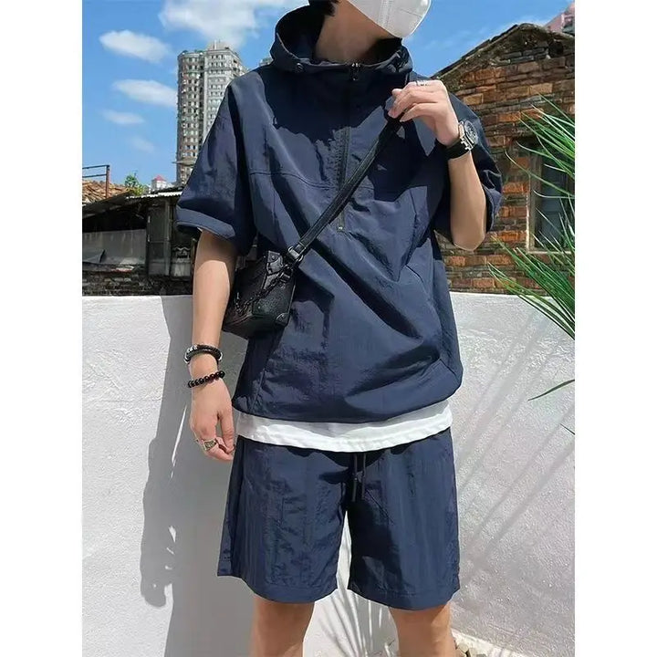 Herren Sommer Set mit Kapuze und Reißverschluss – Lockere Shorts und Oberteil aus Baumwollmischung in Trendfarben 4